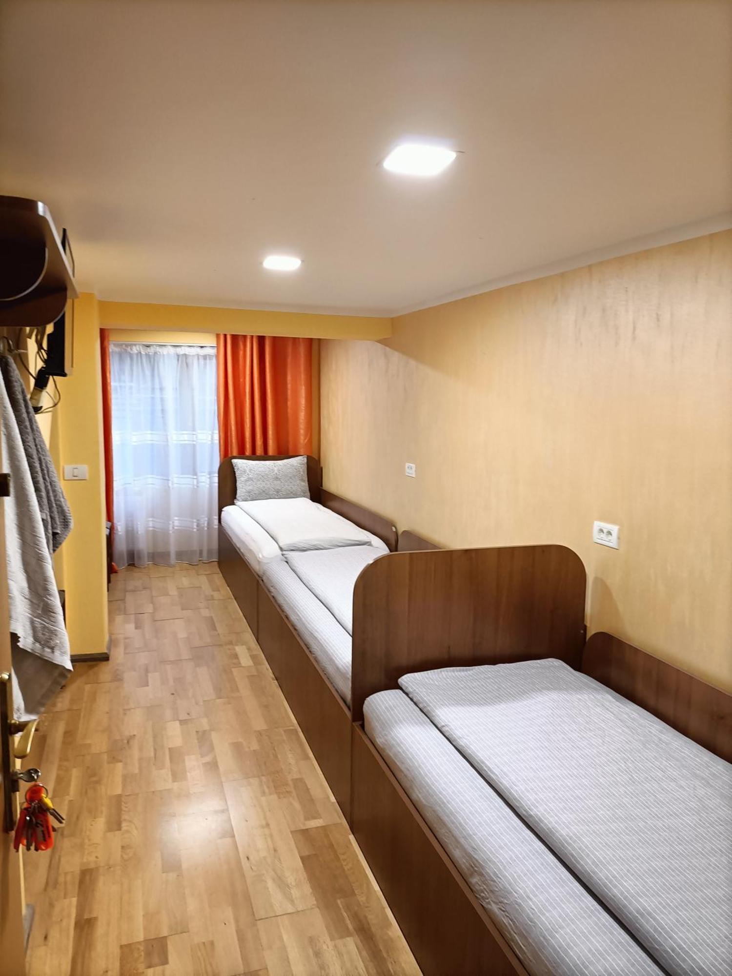 Casa Heidi Hotel Timisoara Ngoại thất bức ảnh